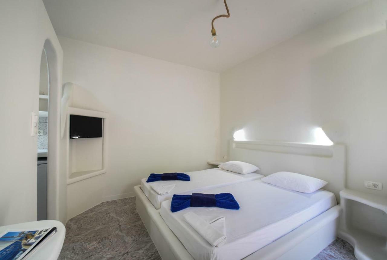 Anerousses Hotell Adámas Eksteriør bilde